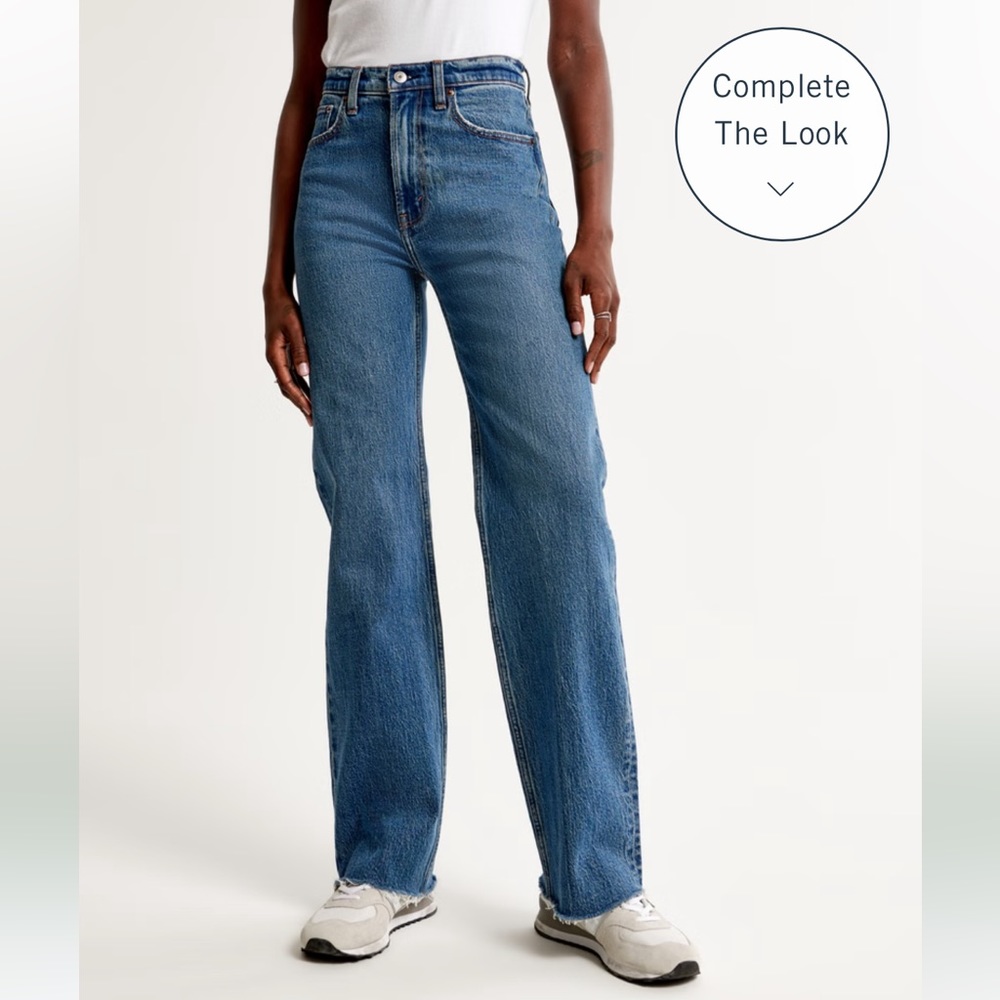 Abercrombie & Fitch
The 90’s Relaxed Jean High Rise
26/2 Long - Curve Love